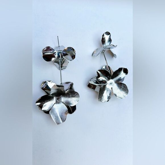 silver flower drop earrings H62 - Picture 4 of 4